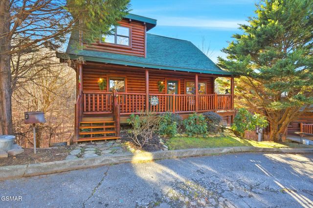 2016 Bear Creek Way, Pigeon Forge, TN 37862