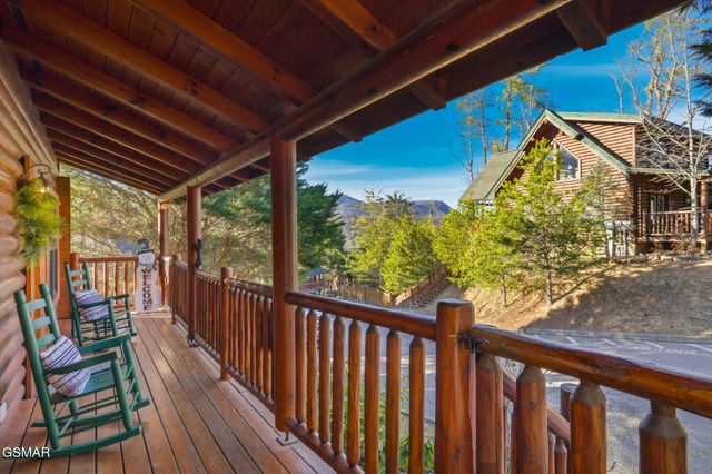 2016 Bear Creek Way, Pigeon Forge, TN 37862