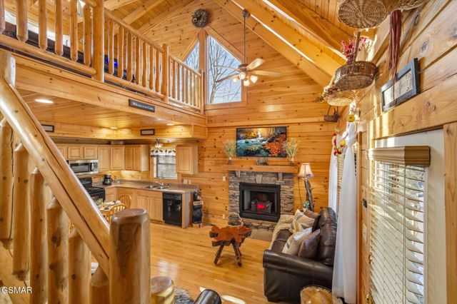 2016 Bear Creek Way, Pigeon Forge, TN 37862