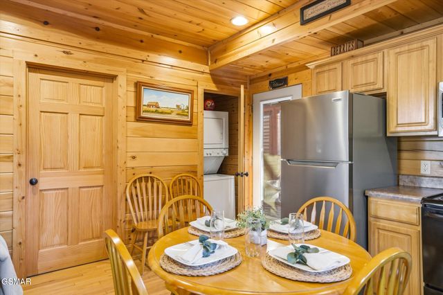 2016 Bear Creek Way, Pigeon Forge, TN 37862