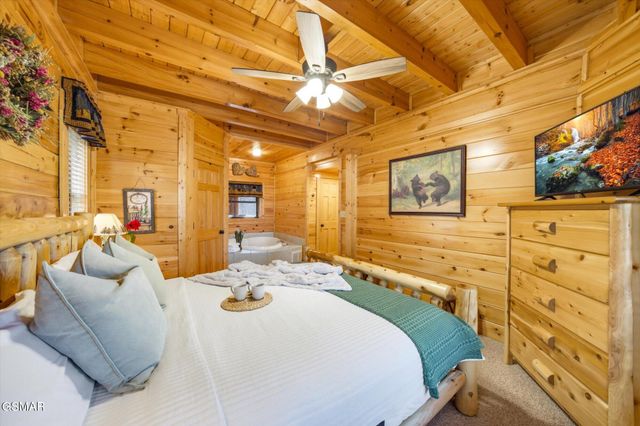 2016 Bear Creek Way, Pigeon Forge, TN 37862