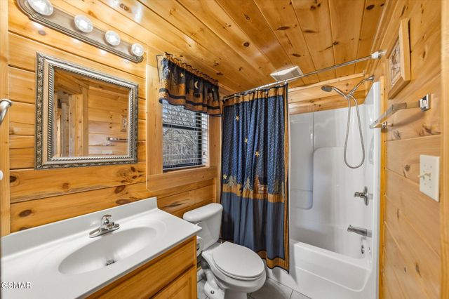 2016 Bear Creek Way, Pigeon Forge, TN 37862