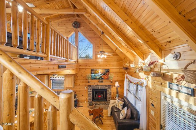 2016 Bear Creek Way, Pigeon Forge, TN 37862