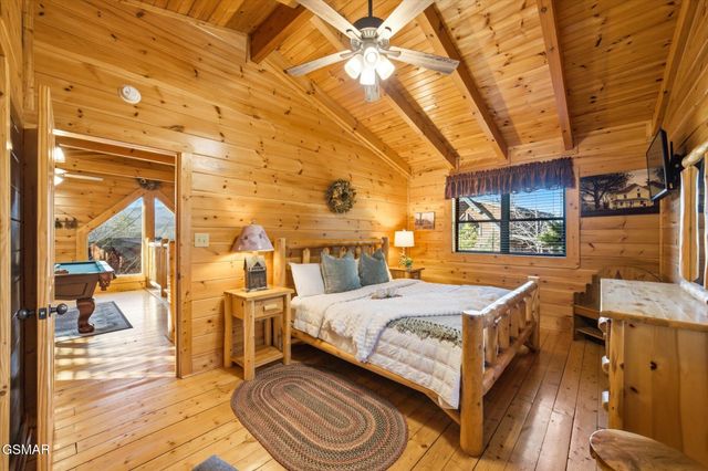 2016 Bear Creek Way, Pigeon Forge, TN 37862