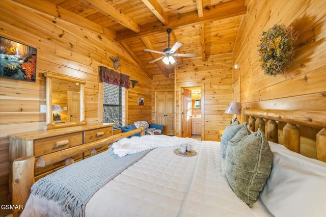 2016 Bear Creek Way, Pigeon Forge, TN 37862