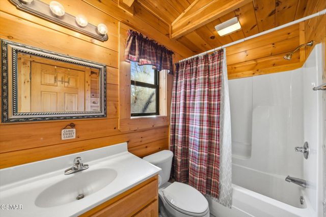 2016 Bear Creek Way, Pigeon Forge, TN 37862