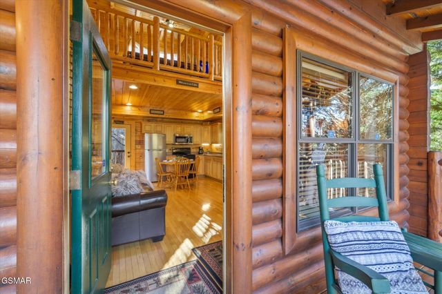 2016 Bear Creek Way, Pigeon Forge, TN 37862