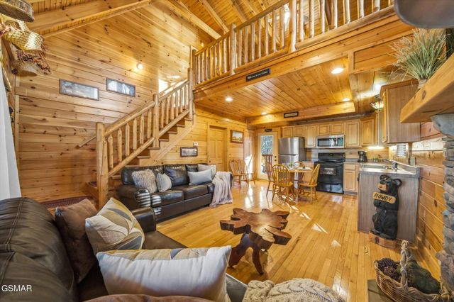 2016 Bear Creek Way, Pigeon Forge, TN 37862