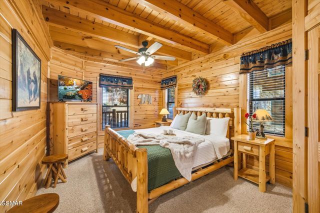 2016 Bear Creek Way, Pigeon Forge, TN 37862