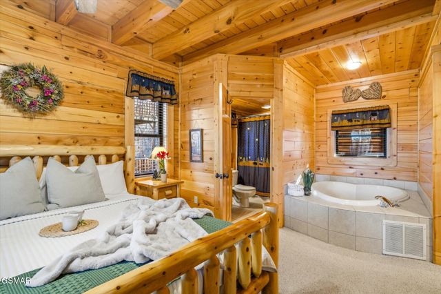 2016 Bear Creek Way, Pigeon Forge, TN 37862