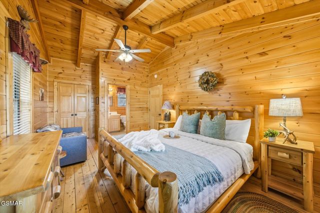 2016 Bear Creek Way, Pigeon Forge, TN 37862