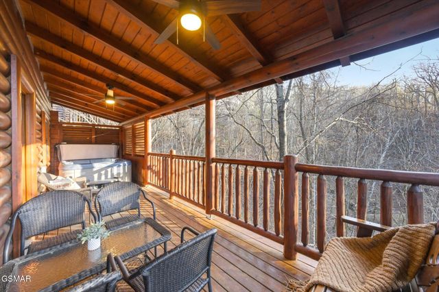 2016 Bear Creek Way, Pigeon Forge, TN 37862