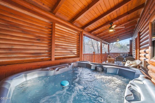 2016 Bear Creek Way, Pigeon Forge, TN 37862