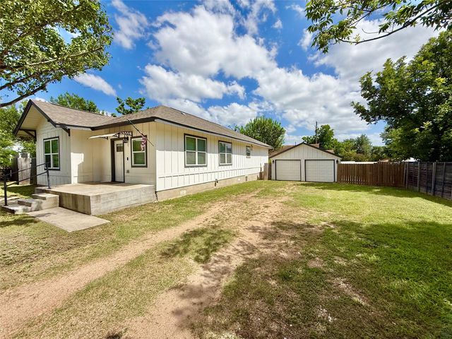 1401 W 7th ST, Taylor, TX 76574