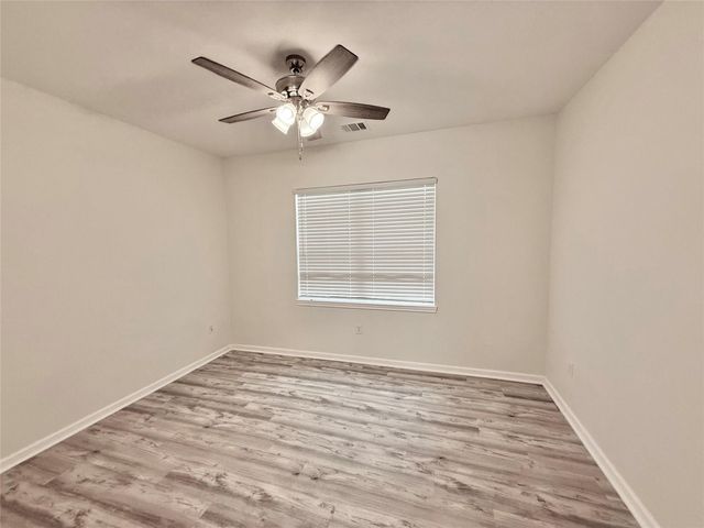 1401 W 7th ST, Taylor, TX 76574