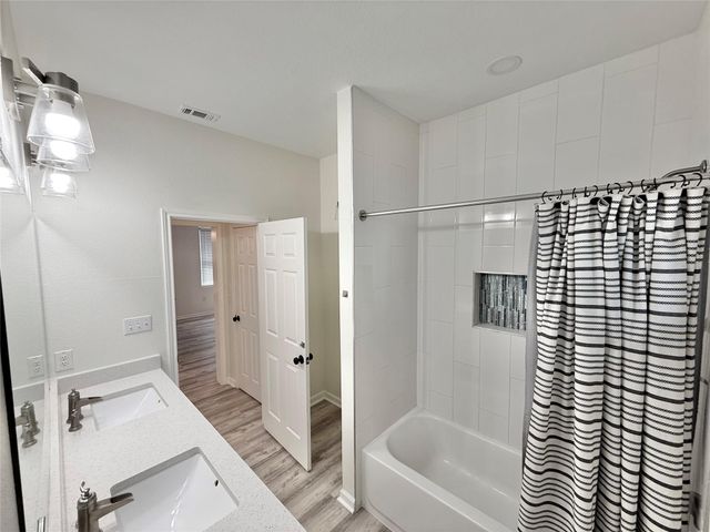 1401 W 7th ST, Taylor, TX 76574