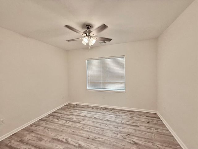 1401 W 7th ST, Taylor, TX 76574