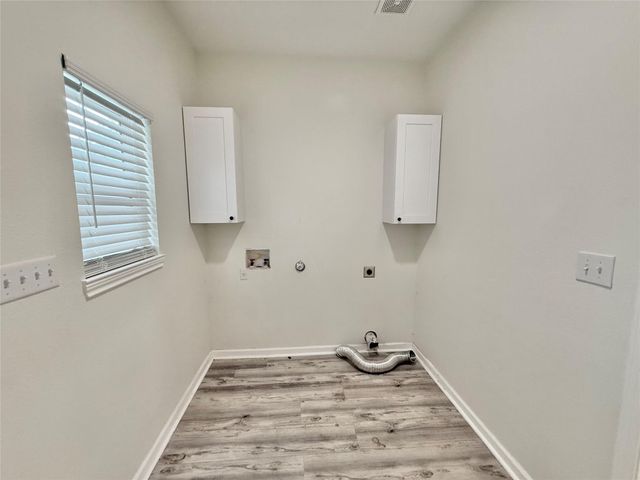 1401 W 7th ST, Taylor, TX 76574