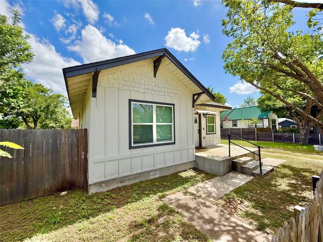 1401 W 7th ST, Taylor, TX 76574