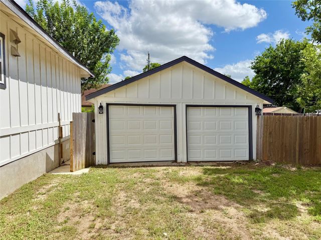 1401 W 7th ST, Taylor, TX 76574