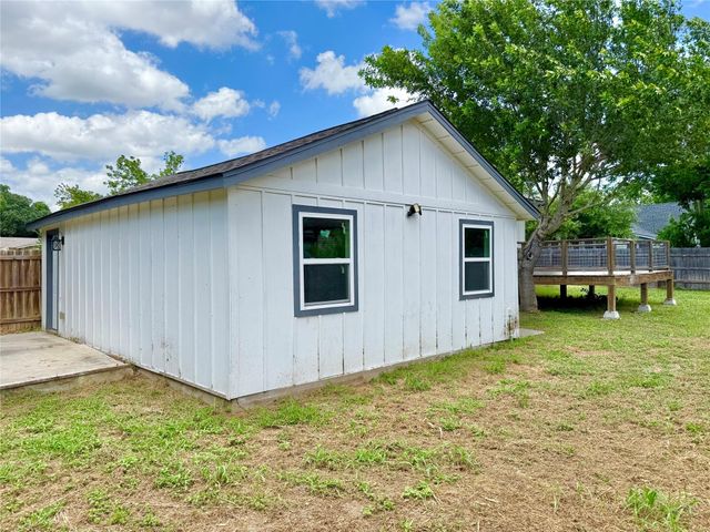 1401 W 7th ST, Taylor, TX 76574
