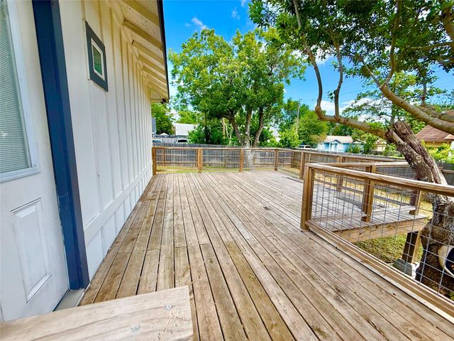 1401 W 7th ST, Taylor, TX 76574