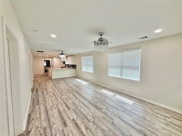 1401 W 7th ST, Taylor, TX 76574