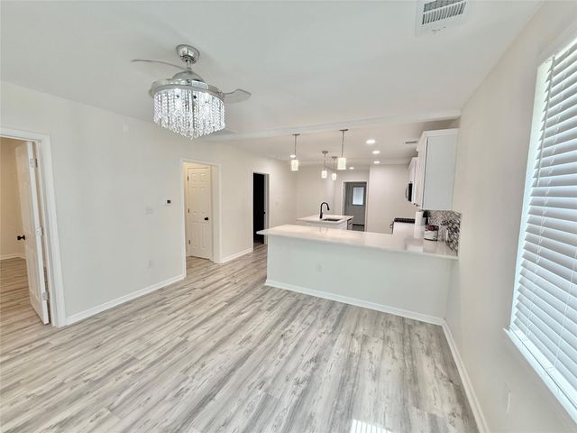 1401 W 7th ST, Taylor, TX 76574