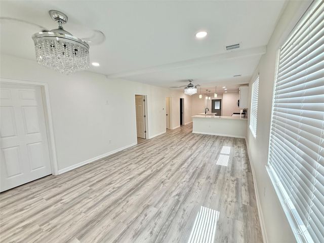 1401 W 7th ST, Taylor, TX 76574
