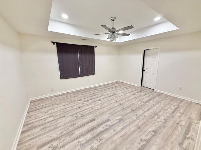 1401 W 7th ST, Taylor, TX 76574