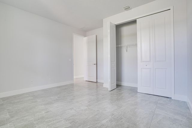 388 SW Vista Lake Drive, Port St. Lucie, Port St Lucie, FL 34983