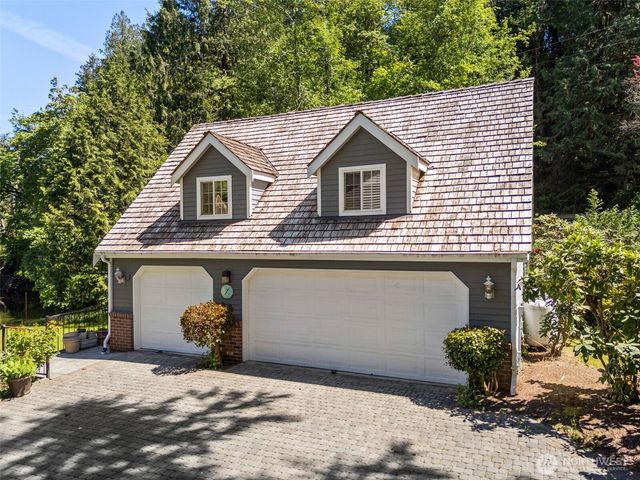 8320 E Grapeview Loop Road, Allyn, WA 98524