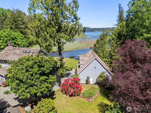 8320 E Grapeview Loop Road, Allyn, WA 98524