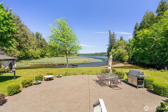 8320 E Grapeview Loop Road, Allyn, WA 98524