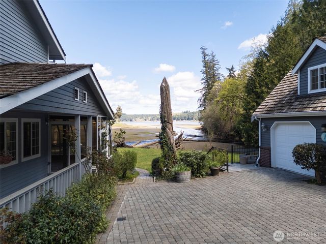 8320 E Grapeview Loop Road, Allyn, WA 98524