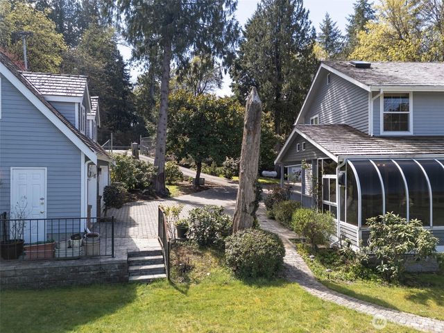 8320 E Grapeview Loop Road, Allyn, WA 98524