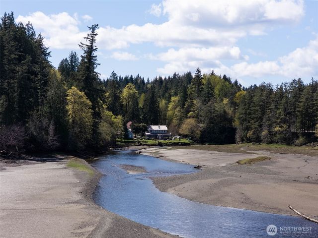 8320 E Grapeview Loop Road, Allyn, WA 98524