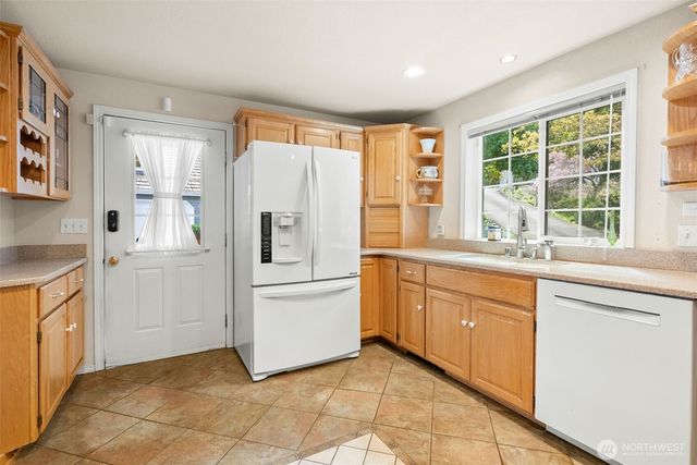 8320 E Grapeview Loop Road, Allyn, WA 98524