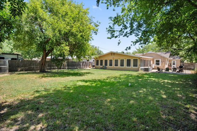 502 Bellevue Drive, Cleburne, TX 76033