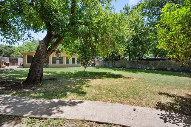 502 Bellevue Drive, Cleburne, TX 76033