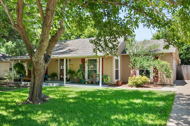 502 Bellevue Drive, Cleburne, TX 76033