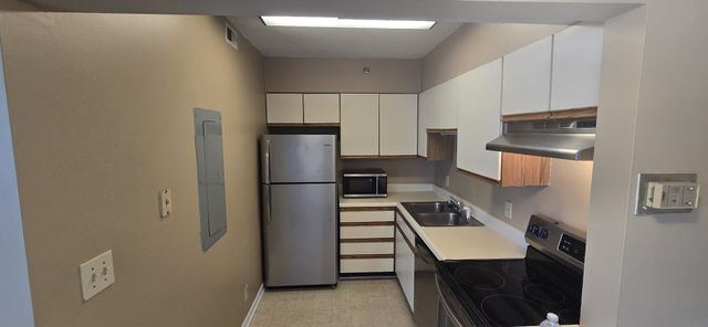 900 19th Ave S Apt 107, Nashville, TN 37212