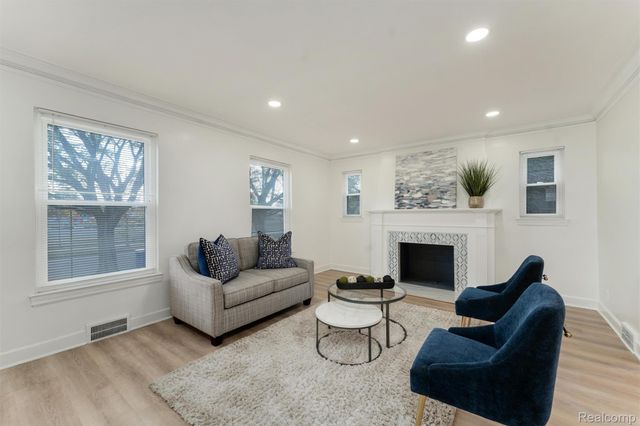 8700 Otto Street, Detroit, MI 48204