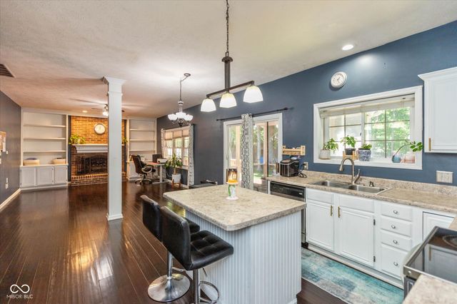 5118 Robinsrock Way, Indianapolis, IN 46268