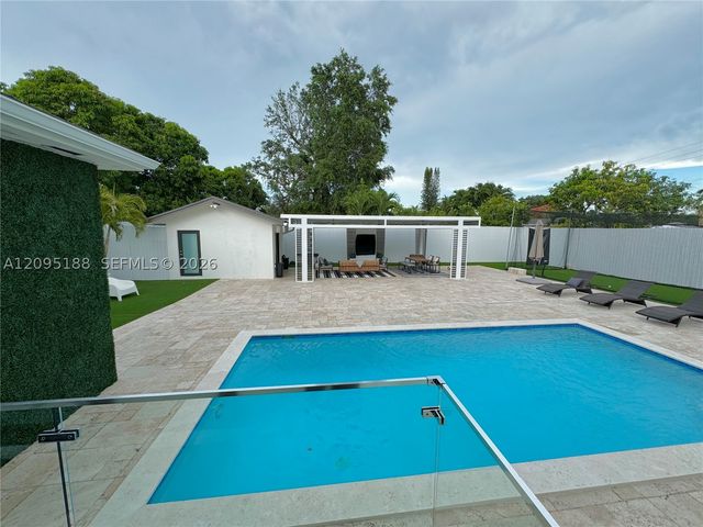 2121 SW 61st Ave, Miami, FL 33155