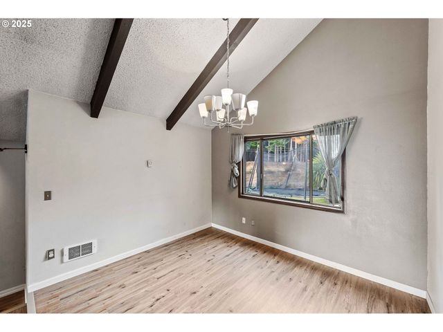 1358 SCOTT Ln, North Bend, OR 97459