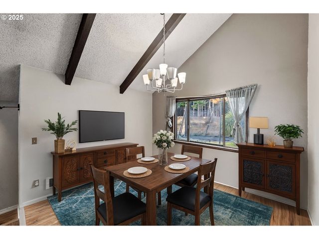 1358 SCOTT Ln, North Bend, OR 97459