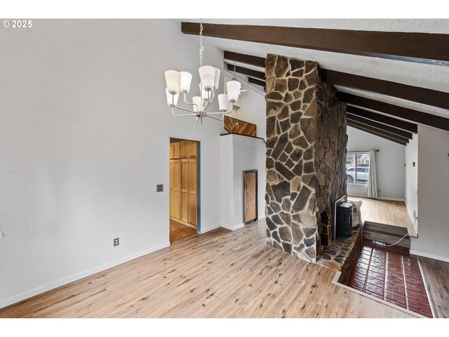 1358 SCOTT Ln, North Bend, OR 97459