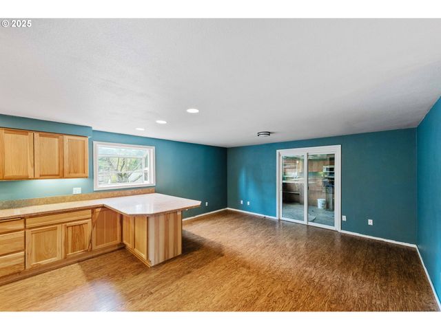 1358 SCOTT Ln, North Bend, OR 97459