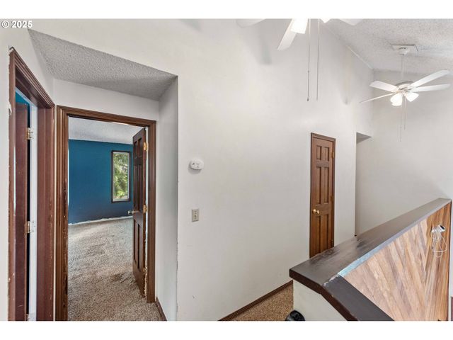 1358 SCOTT Ln, North Bend, OR 97459